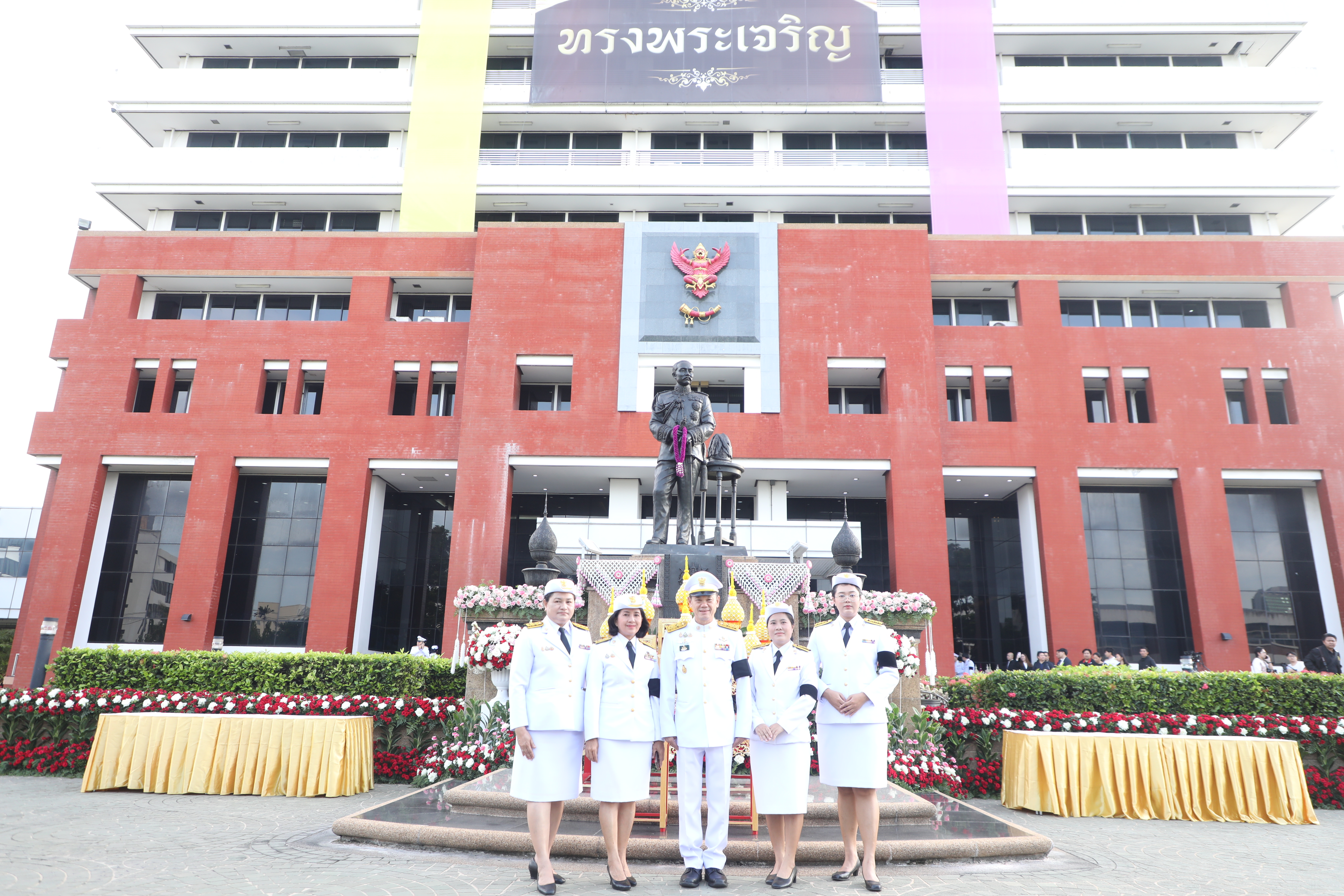 title - ส.ป.ก. ร่วมพิธีวางพานพุ่มถวายเครื่องราชสักการะ พระบรมราชานุสาวรีย์พระบาทสมเด็จพระปรมินทร มหาจุฬาลงกรณ์ พระจุลจอมเกล้าเจ้าอยู่หัว เนื่องในวันสื่อสารแห่งชาติ ประจำปี 2569